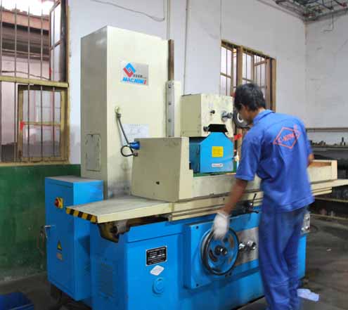 Surface grinding machine